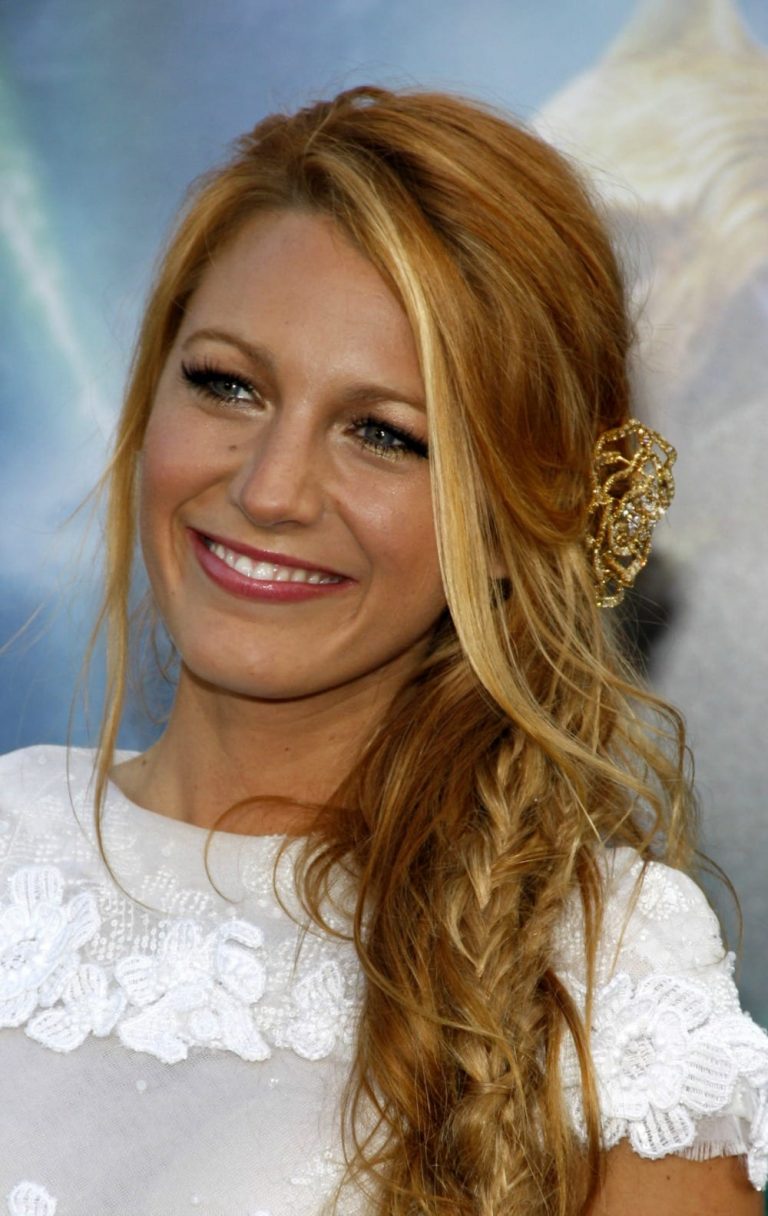 These 25 braided hairstyles are perfect for an easy going summer day. It doesn’t matter if you have long hair, short hair or something in between, you’ll find braided hair ideas ranging from easy to ones that are a little more difficult. A few even have tutorials, so click on over and see all 25! These 25 braided hairstyles are perfect for an easy going summer day. It doesn’t matter if you have long hair, short hair or something in between, you’ll find braided hair ideas ranging from easy to ones that are a little more difficult. A few even have tutorials, so click on over and see all 25!