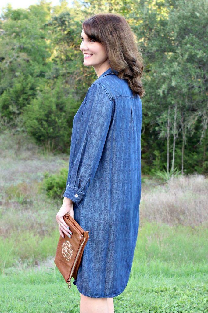 If you're on the hunt for effortless dresses for fall, I have just the one for you. This Indigo Geometric Print Dress from Foxcroft is an easy to wear dress that is all about style and comfort.