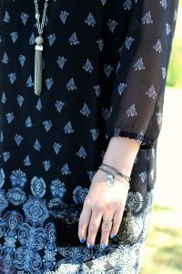 Outfit ideas for women: A pullover dress that's perfect for the summer to fall transition time. Pair it with ankle or peep toe booties and some accessories. Outfit ideas for women: A pullover dress that's perfect for the summer to fall transition time. Pair it with ankle or peep toe booties and some accessories.