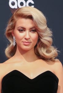 Of course the gowns are incredible at the Emmys and gain lots of attention, but what I love is all of the celebrity hairstyles! Click through to see all of the gorgeous celebrity hair from gals like Kerry Washington, Ellie Kemper and Kristen Bell. Of course the gowns are incredible at the Emmys and gain lots of attention, but what I love is all of the celebrity hairstyles! Click through to see all of the gorgeous celebrity hair from gals like Kerry Washington, Ellie Kemper and Kristen Bell.