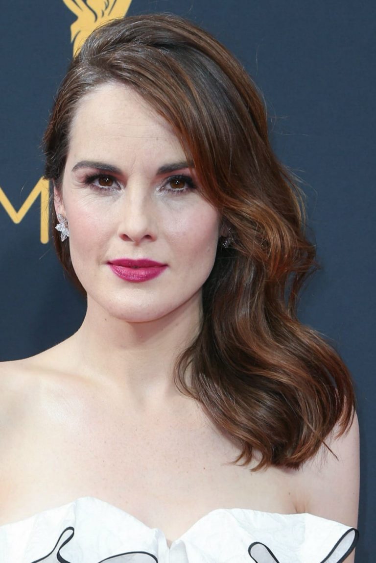 Of course the gowns are incredible at the Emmys and gain lots of attention, but what I love is all of the celebrity hairstyles! Click through to see all of the gorgeous celebrity hair from gals like Kerry Washington, Ellie Kemper and Kristen Bell. Of course the gowns are incredible at the Emmys and gain lots of attention, but what I love is all of the celebrity hairstyles! Click through to see all of the gorgeous celebrity hair from gals like Kerry Washington, Ellie Kemper and Kristen Bell.