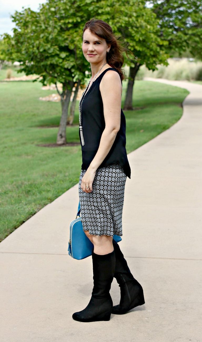 Fall outfit idea: A classic pencil skirt is timeless and a very versatile item to have in your wardrobe. Fall outfit idea: A classic pencil skirt is timeless and a very versatile item to have in your wardrobe.