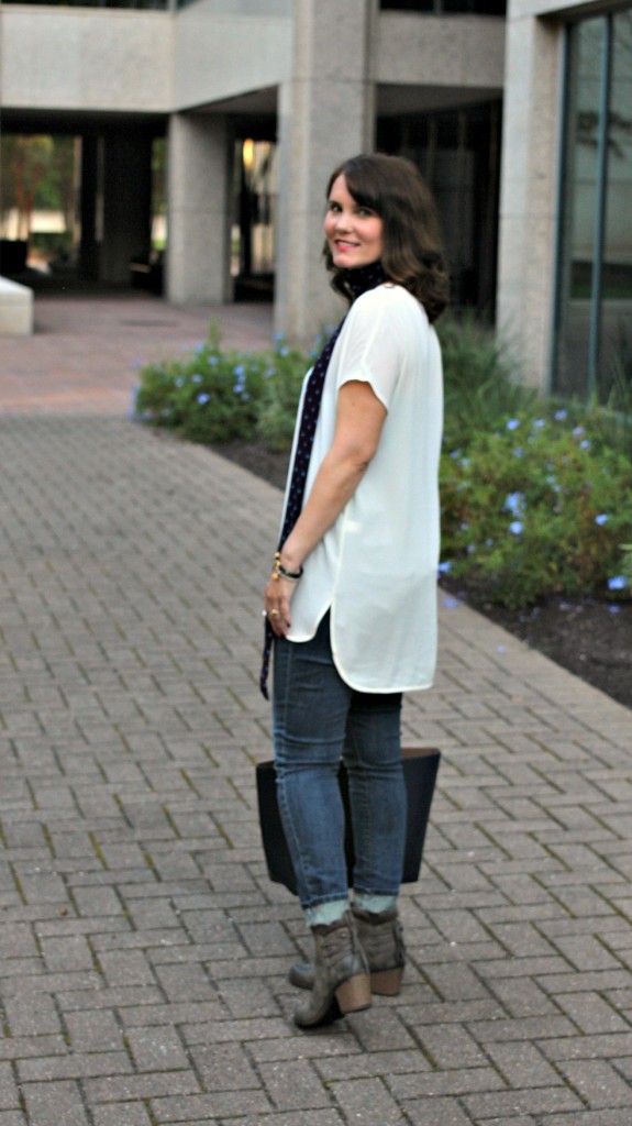 Fall outfit idea: Wear a skinny scarf with a tunic shirt, boyfriend jeans and a pair of fall boots in olive.