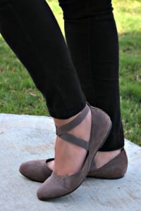 My go to fall outfit idea - denim button up shirt, black jeans and ballet flats. My go to fall outfit idea - denim button up shirt, black jeans and ballet flats.