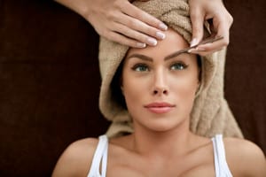 Are you looking for a few anti-aging makeup tips that will help you look younger? Look no further. As much as we try to embrace aging gracefully, there's definitely nothing wrong with having a few anti-aging tricks up our sleeve. Whether it's hairstyle changes, a different beauty routine as our skin changes or some quick makeup tips, there are ways we can take control of the aging process just a bit. Are you looking for a few anti-aging makeup tips that will help you look younger? Look no further. As much as we try to embrace aging gracefully, there's definitely nothing wrong with having a few anti-aging tricks up our sleeve. Whether it's hairstyle changes, a different beauty routine as our skin changes or some quick makeup tips, there are ways we can take control of the aging process just a bit.