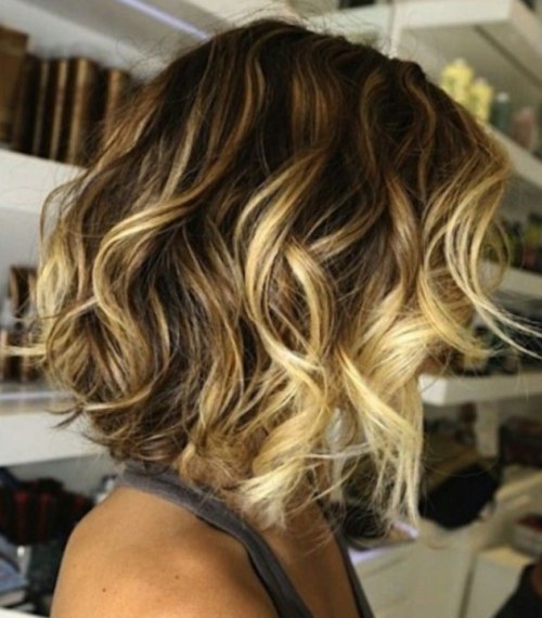 These 25 medium length hairstyles for women are so pretty, you’ll want to copy all of them! There are styles for thick hair, with bangs and without, curly hair, for work or for the weekend. Most of these are fairly easy to achieve. Just show your stylist a picture of the medium length hairstyle of your dreams and let her/him work their magic. There’s one with blond highlights and cut shoulder length that I have my eye on.