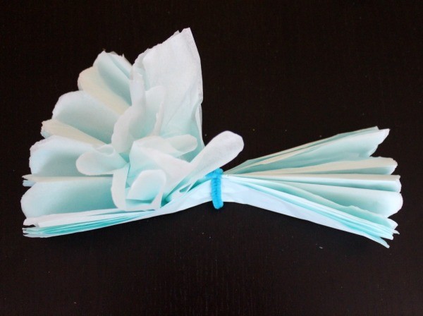 How to make easy tissue paper flowers 03