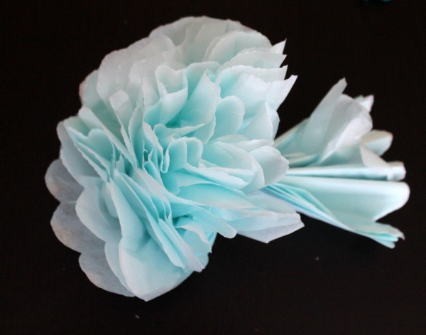 How to make easy tissue paper flowers 04