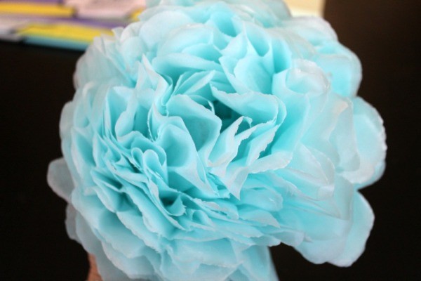 How to make easy tissue paper flowers 05