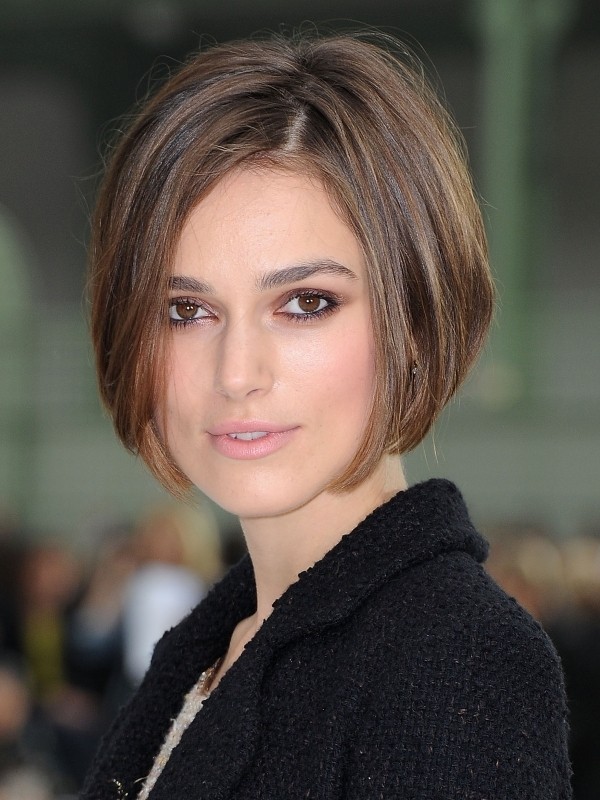 Are you thinking of going short? These 25 short hairstyles just might convince you and make you want to cut your hair. From curly and straight, to bangs and no bangs - get some fabulous ideas for a short hairstyle.