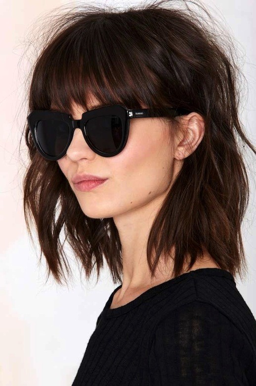 These 30 medium length hairstyles for women are so pretty, you’ll fall in love with them all. There are styles for thick hair, with bangs and without, curly hair, for work or for the weekend. Most of these are fairly easy to achieve. Just show your stylist a picture of the medium length hairstyle of your dreams and let her/him work their magic. There’s one with blond highlights and cut shoulder length that I have my eye on.