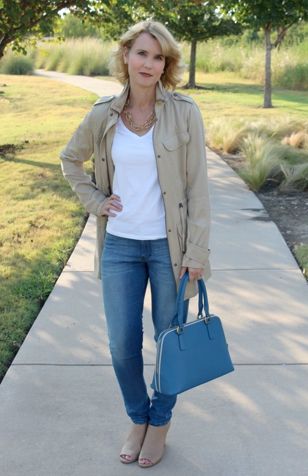 I like to be able to walk into my closet and put together an outfit in a minute or less. How do I do that? By having a few key pieces as my go-to's and adding on to them. Today I'm sharing with you five of my fall fashion favorites I feel are foundation pieces for your fall wardrobe.