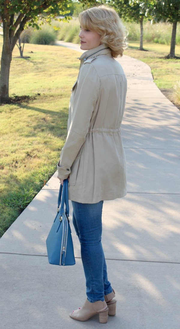 I like to be able to walk into my closet and put together an outfit in a minute or less. How do I do that? By having a few key pieces as my go-to's and adding on to them. Today I'm sharing with you five of my fall fashion favorites I feel are foundation pieces for your fall wardrobe.