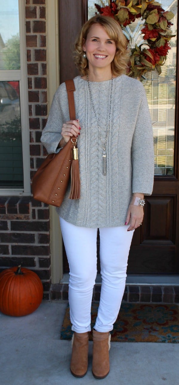 Fall Outfit Ideas featuring one of my favorite color combinations white + gray. Pair it with these perfect and so incredubly comfortable brown ankle boots, a purse to match and you have one perfect outfit for celebrating the cool season.