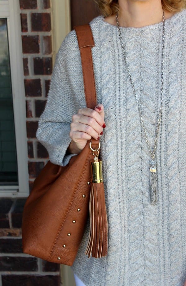 Fall Outfit Ideas featuring one of my favorite color combinations white + gray. Pair it with these perfect and so incredubly comfortable brown ankle boots, a purse to match and you have one perfect outfit for celebrating the cool season.