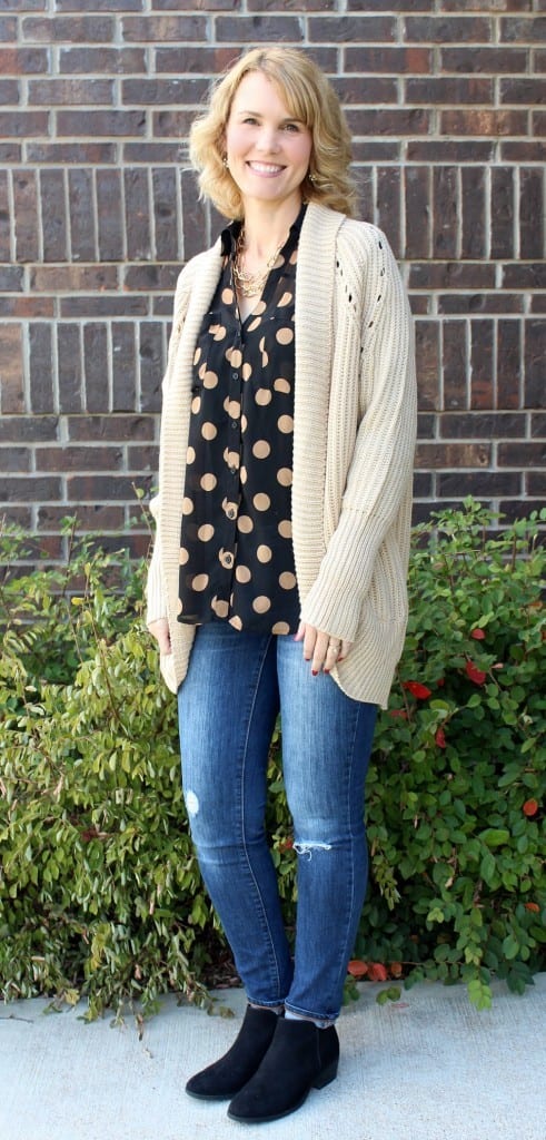 Welcome to Day 7 of 31 days of Fashion - tips, tricks and outfit ideas. Today's outfit idea features one of my favorite articles of clothing - the cardigan. Cardigan outfits are perfect for fall and this one I received is my new fall favorite.