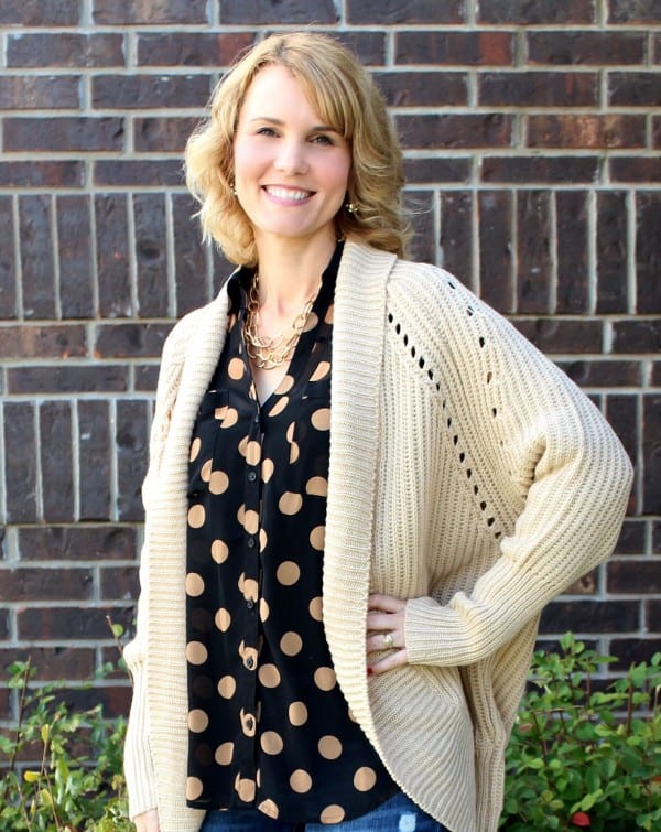Welcome to Day 7 of 31 days of Fashion - tips, tricks and outfit ideas. Today's outfit idea features one of my favorite articles of clothing - the cardigan. Cardigan outfits are perfect for fall and this one I received is my new fall favorite.