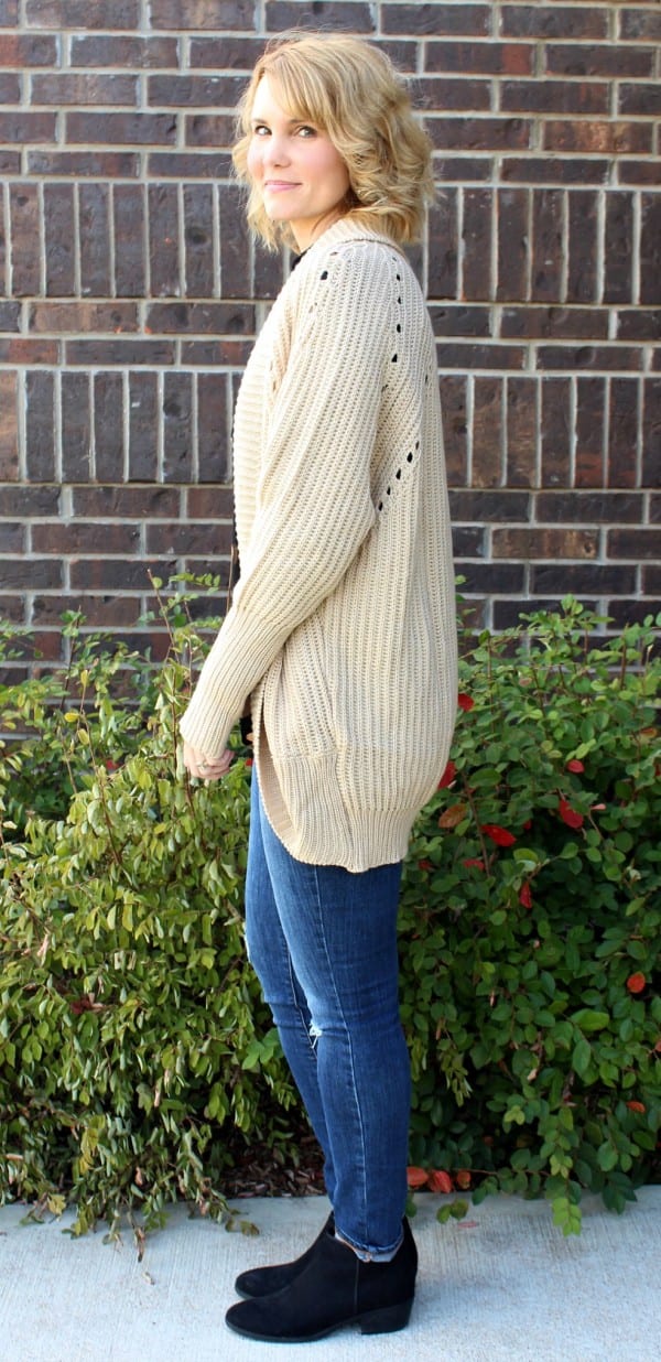 Welcome to Day 7 of 31 days of Fashion - tips, tricks and outfit ideas. Today's outfit idea features one of my favorite articles of clothing - the cardigan. Cardigan outfits are perfect for fall and this one I received is my new fall favorite.