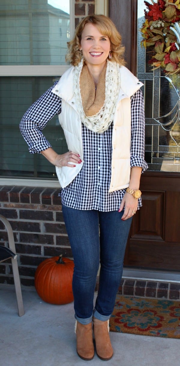 What makes the perfect tailgating outfit? For me it's all about comfort, layers and style too. See what I put together to create my favorite tailgating outfit. Football and football parties are in full swing!