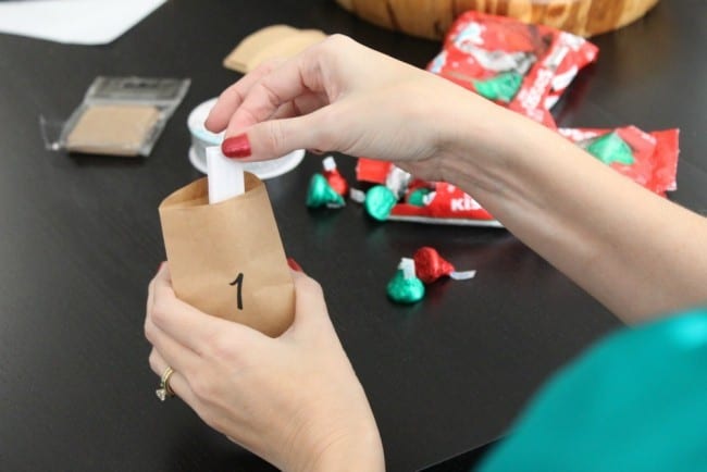 Countdown to Christmas craft- your kids will love opening the little envelopes for their countdown to Christmas. Between the Hershey's kiss inside they get to eat and the fun activity (some with kisses!) they get to do, it'll make those 25 days leading up to this Holiday more fun than ever.