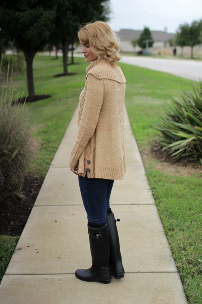 The Perfect Sweater + Hunter Boots | Mom Fabulous