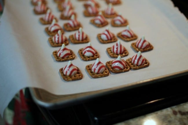 Peppermint Kisses Present Bites- These little bites are fun to make, delicious to eat and are a peppermint party for your taste-buds. With only four easy to find ingredients, these bites are incredibly easy to make!