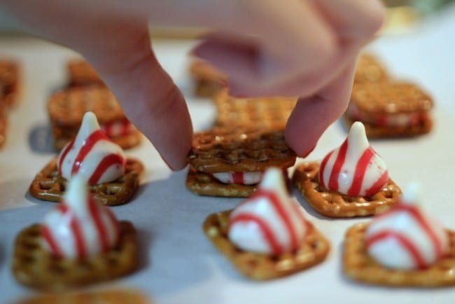 Peppermint Kisses Present Bites- These little bites are fun to make, delicious to eat and are a peppermint party for your taste-buds. With only four easy to find ingredients, these bites are incredibly easy to make!