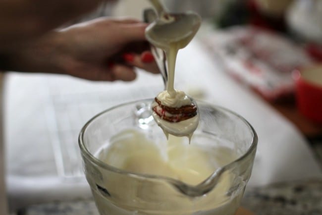 Peppermint Kisses Present Bites- These little bites are fun to make, delicious to eat and are a peppermint party for your taste-buds. With only four easy to find ingredients, these bites are incredibly easy to make!