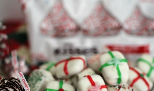 Peppermint Kisses Present Bites- These little bites are fun to make, delicious to eat and are a peppermint party for your taste-buds. With only four easy to find ingredients, these bites are incredibly easy to make!