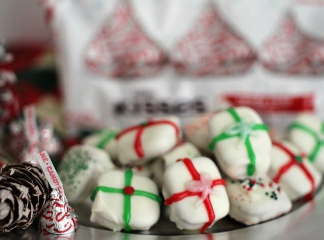 Peppermint Kisses Present Bites- These little bites are fun to make, delicious to eat and are a peppermint party for your taste-buds. With only four easy to find ingredients, these bites are incredibly easy to make!