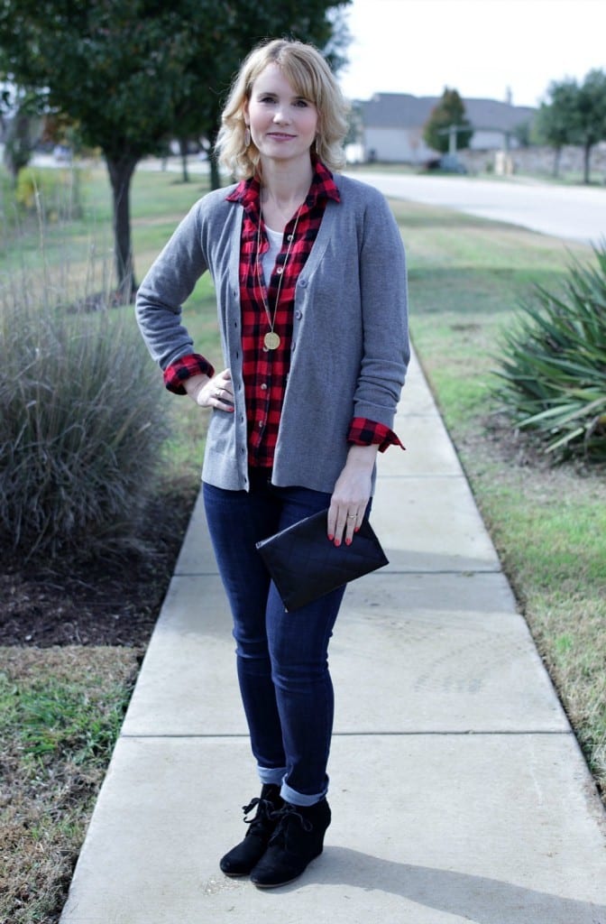 A casual and simple boyfriend cardigan outfit. Pair a red and black flannel with a neutral cardigan, jeans and booties for a great fall look.