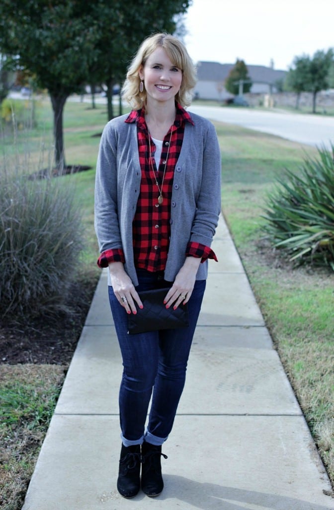 A casual and simple boyfriend cardigan outfit. Pair a red and black flannel with a neutral cardigan, jeans and booties for a great fall look.