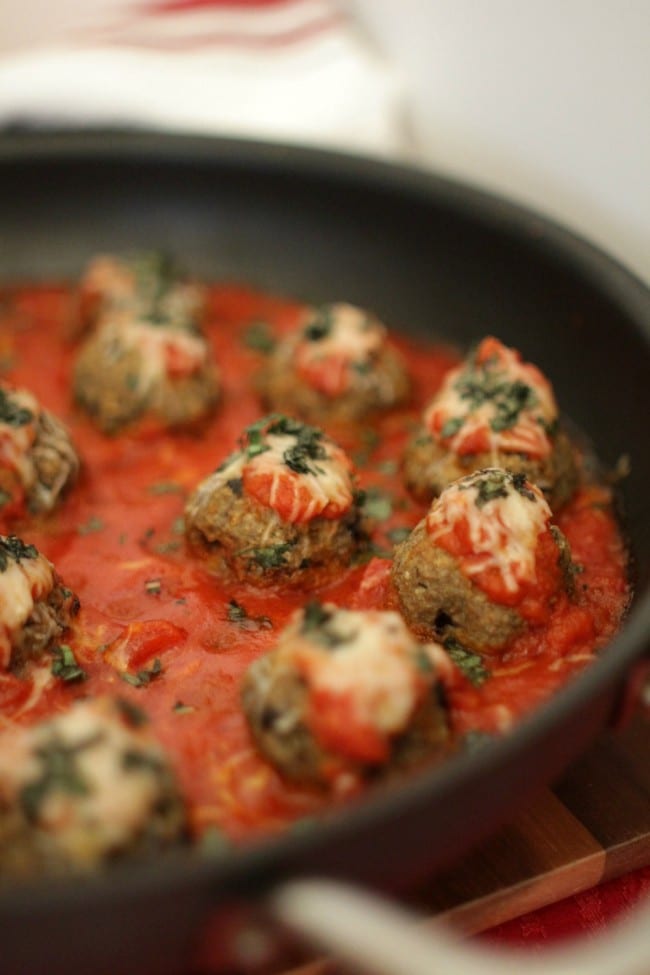 Eggplant meatballs recipe - If you're looking for a delicious main dish for vegetarians, these eggplant meatballs are perfect for everyone. (Even meat eaters!)