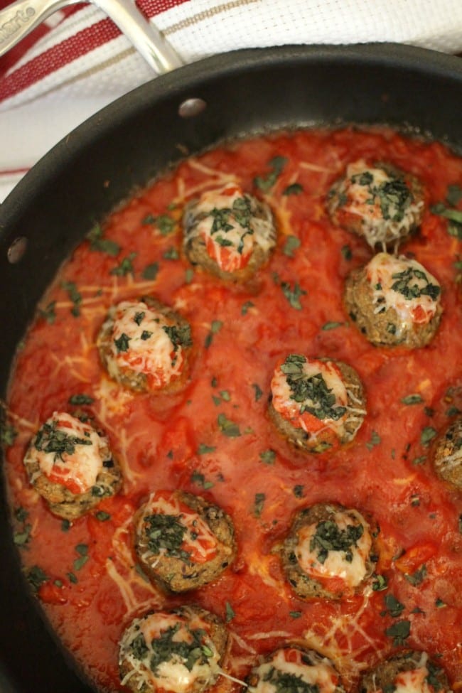 Eggplant meatballs recipe - If you're looking for a delicious main dish for vegetarians, these eggplant meatballs are perfect for everyone. (Even meat eaters!)