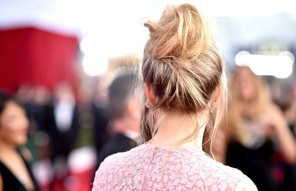 I've always wondered how to do a top knot and make it look like I didn't even try. You know the look I'm talking about? Here are a few how-to's for you.