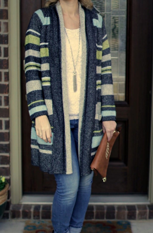 Cute outfit ideas of the week - this week's feature is all about the long cardigan outfit. A long cardigan is versatile, comfortable and looks perfect with jeans and your favorite shoes.