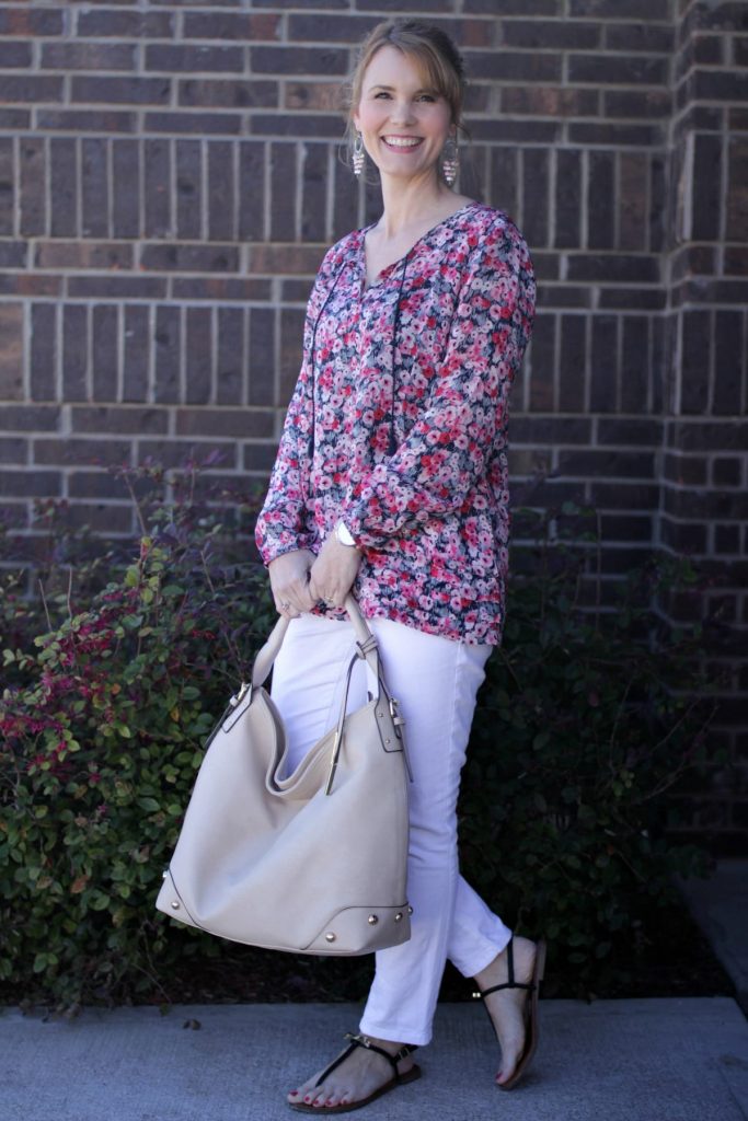 A floral shirt outfit perfect for your spring wardrobe. Pair it white denim and a cute pair of sandals and you're good to go!