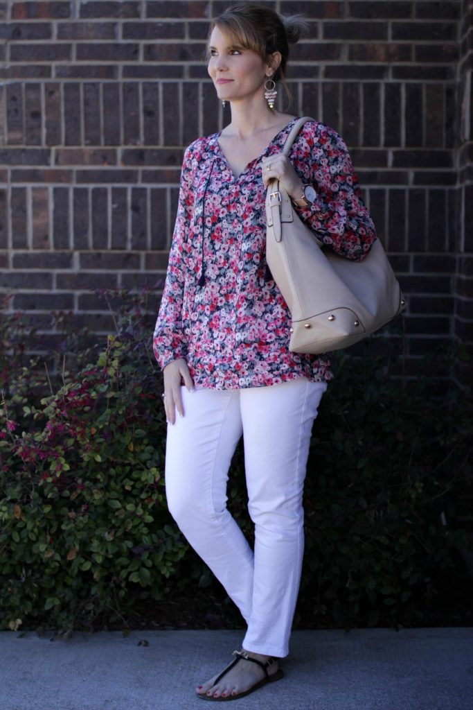 A floral shirt outfit perfect for your spring wardrobe. Pair it white denim and a cute pair of sandals and you're good to go!