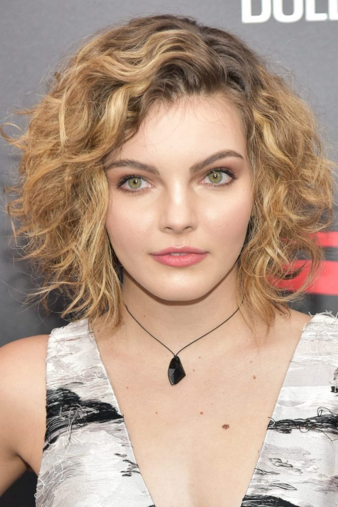 Best hair styles of the week - Camren Bicondova wear her hair in a curly bob at the Batman v Superman premiere.
