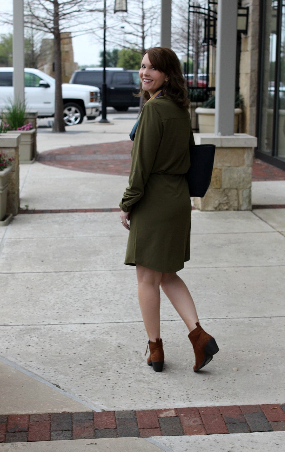 Spring fashion: An olive dress outfit is perfect for these warmer days when you need to run errands, but want to look stylish and stay comfortable.