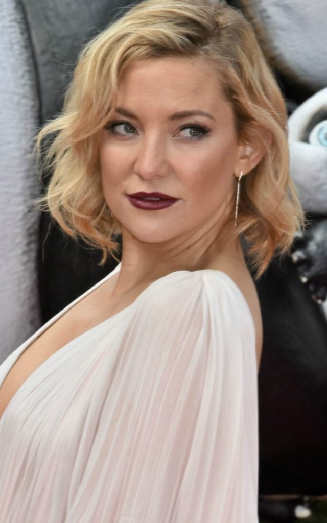 Looking for some of the prettiest and best celebrity hairstyles to get some ideas for your hair? From long bobs and pixie cuts, to ones with bangs and no bangs, there are quite a few celebrity hair ideas for everyone.  I’m pretty much in love with Kate Hudson’s hair. Click through to see all of the looks. I know you’ll fall in love with at least one!