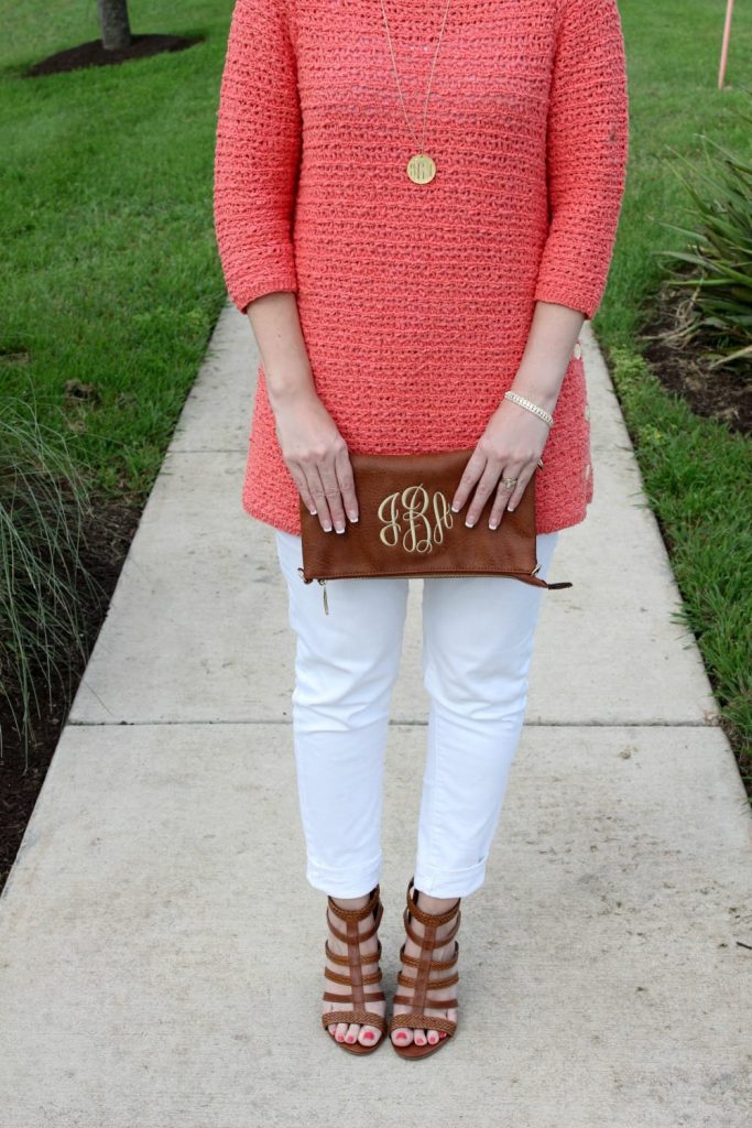 Spring fashion: pair coral and white together for a crisp spring outfit idea that looks great on any skint tone.