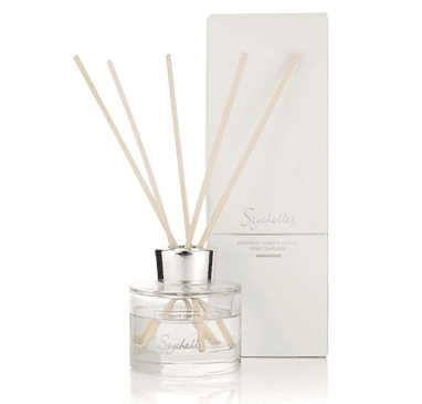The Seychelles Collection from The White Company combines notes of fresh bergamot, bright orange and rich amber with warming notes of exotic coconut, vanilla and almond. Stylish living at its best.
