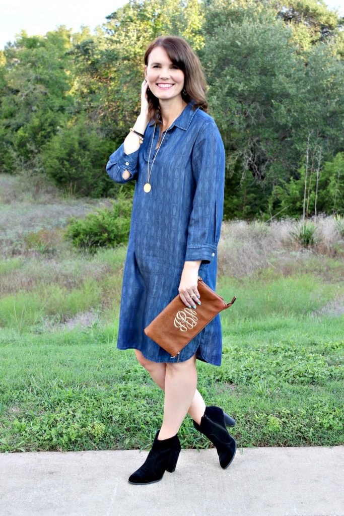 If you're on the hunt for effortless dresses for fall, I have just the one for you. This Indigo Geometric Print Dress from Foxcroft is an easy to wear dress that is all about style and comfort.