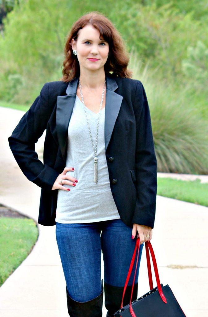 Your go-to black blazer outfit for all of your fall fashion needs. Pair a blazer with your favorite tee, denim and knee high boots for a nice mix between casual and dressy.