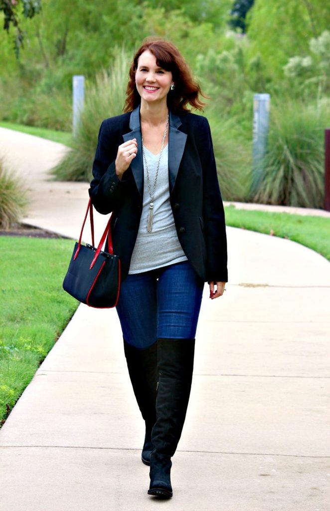 Your go-to black blazer outfit for all of your fall fashion needs. Pair a blazer with your favorite tee, denim and knee high boots for a nice mix between casual and dressy.