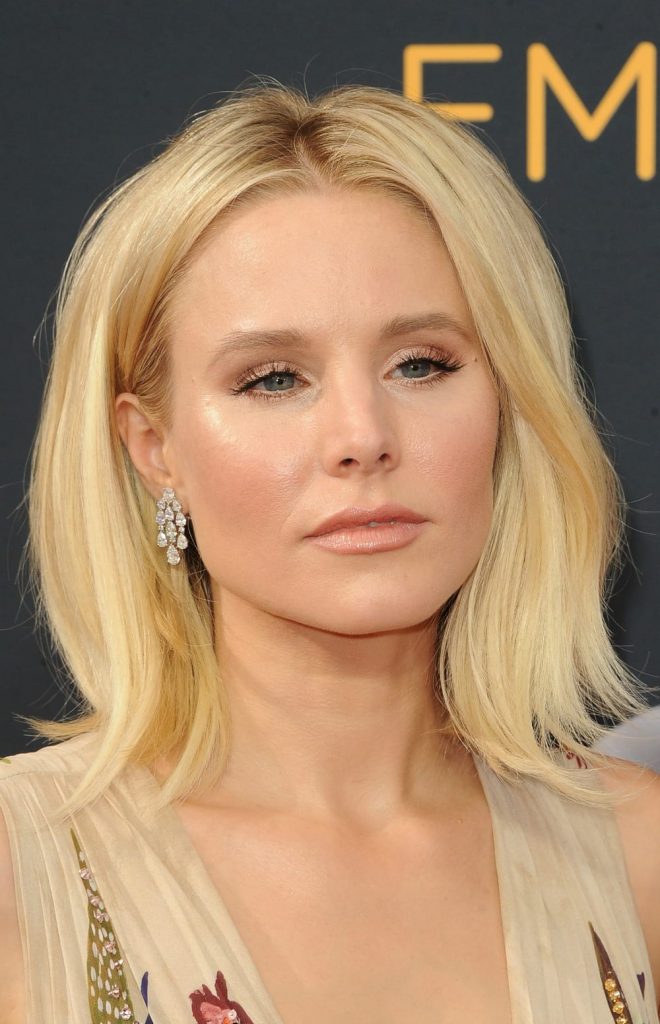 Of course the gowns are incredible at the Emmy's and gain lots of attention, but what I love is all of the celebrity hairstyles! Click through to see all of the gorgeous celebrity hair from gals like Kerry Washington, Ellie Kemper and Kristen Bell.