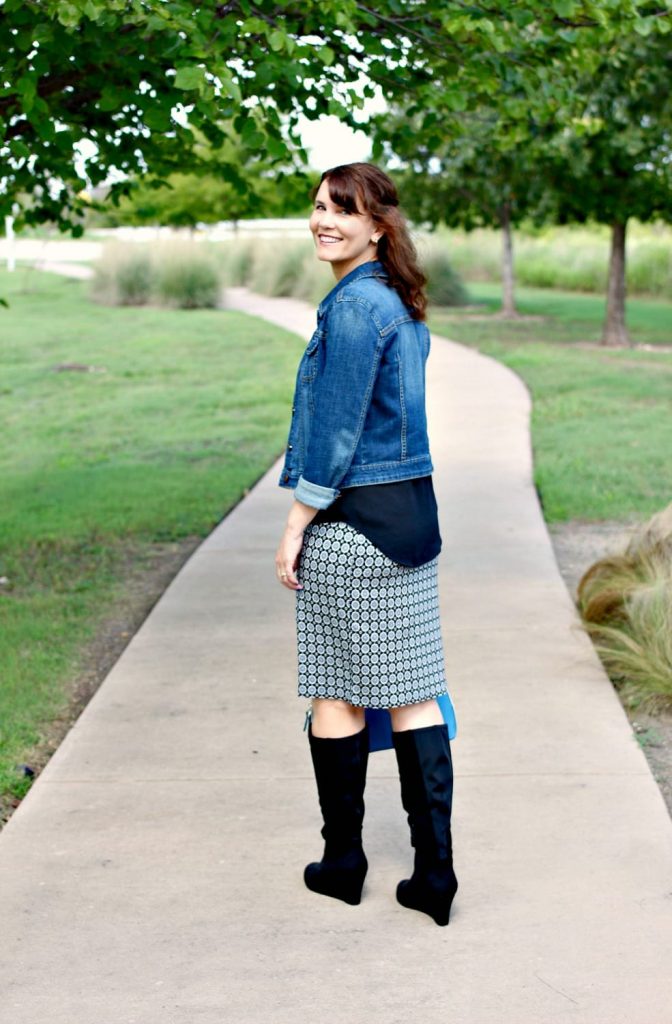 Fall outfit idea: A classic pencil skirt is timeless and a very versatile item to have in your wardrobe.