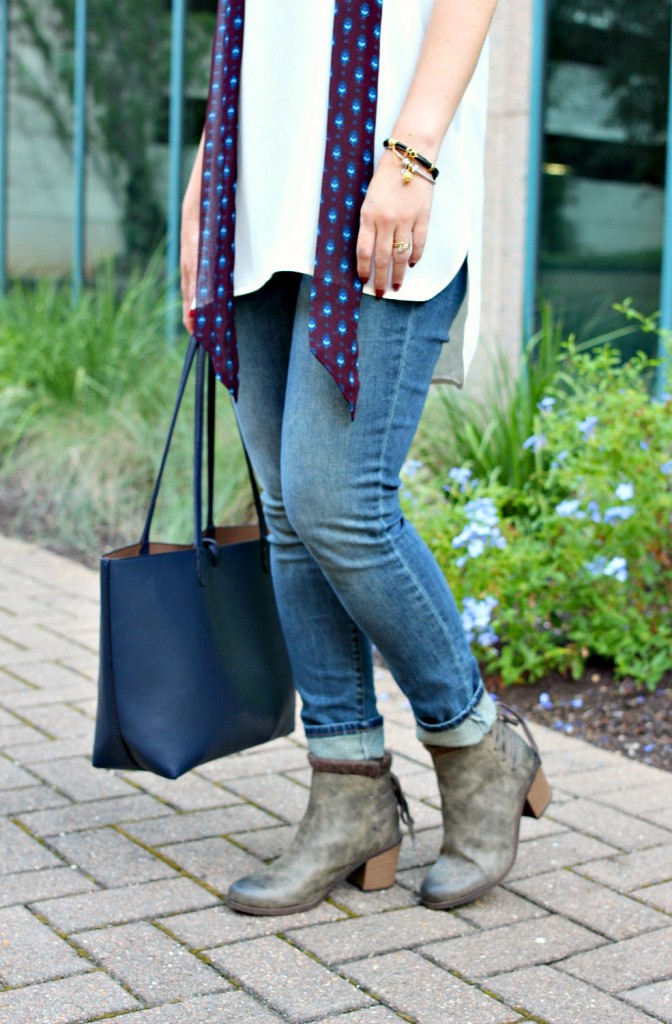 Fall outfit idea: Wear a skinny scarf with a tunic shirt, boyfriend jeans and a pair of fall boots in olive.