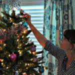 Easy (And Stress Free) Christmas Decorating Ideas | Mom Fabulous